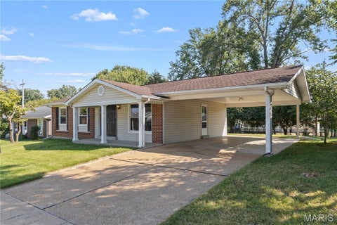 Tiny photo for 12728 Foxhound Drive, Maryland Heights, MO 63043 (MLS # 26058085)
