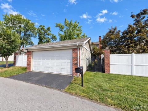 Tiny photo for 1927 Dewitt Ridge Drive, Chesterfield, MO 63017 (MLS # 26067610)