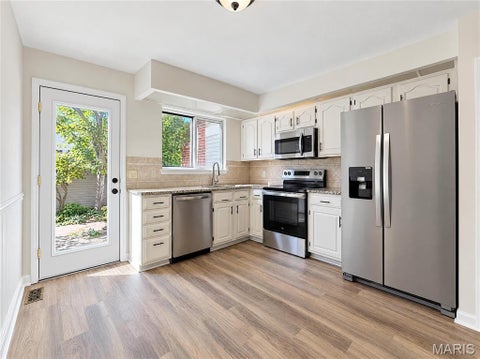 Tiny photo for 1927 Dewitt Ridge Drive, Chesterfield, MO 63017 (MLS # 26067610)