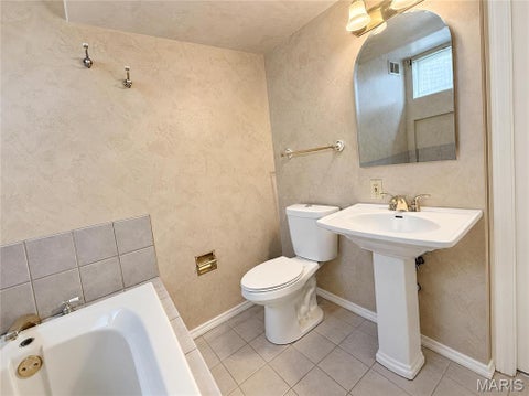 Tiny photo for 1927 Dewitt Ridge Drive, Chesterfield, MO 63017 (MLS # 26067610)