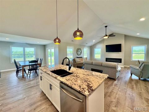 Tiny photo for 200 W Larkspur Court, Hannibal, MO 63401 (MLS # 26030927)