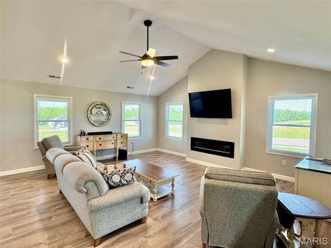 Tiny photo for 200 W Larkspur Court, Hannibal, MO 63401 (MLS # 26030927)