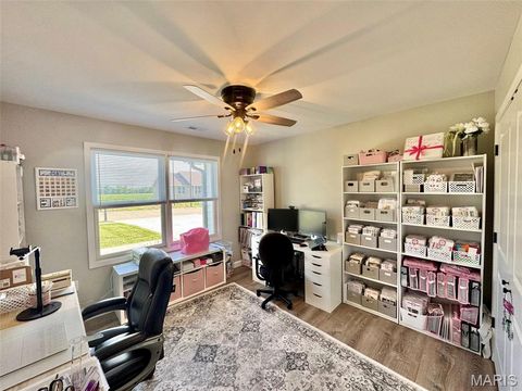Tiny photo for 200 W Larkspur Court, Hannibal, MO 63401 (MLS # 26030927)