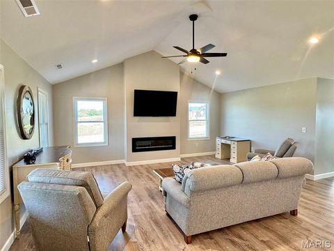 Tiny photo for 200 W Larkspur Court, Hannibal, MO 63401 (MLS # 26030927)