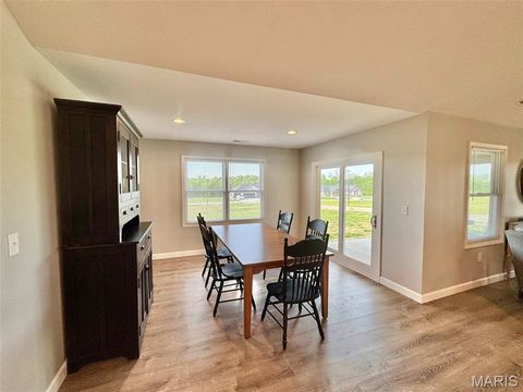Tiny photo for 200 W Larkspur Court, Hannibal, MO 63401 (MLS # 26030927)