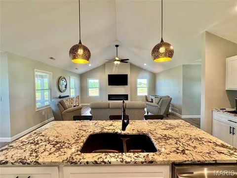 Tiny photo for 200 W Larkspur Court, Hannibal, MO 63401 (MLS # 26030927)