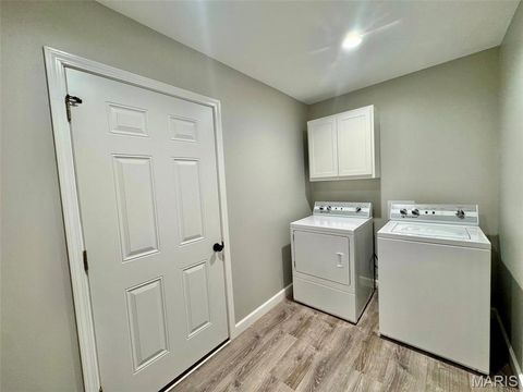 Tiny photo for 200 W Larkspur Court, Hannibal, MO 63401 (MLS # 26030927)