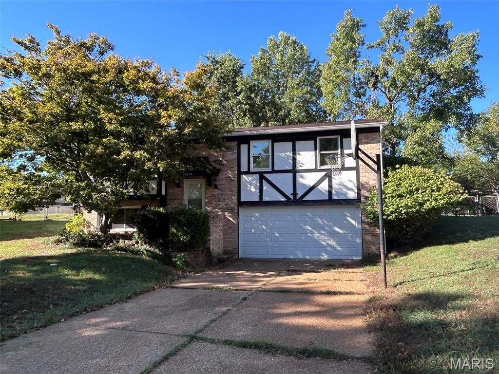 Photo of 1378 Frost Wood Trail Lane, Fenton, MO 63026 (MLS # 25073410)