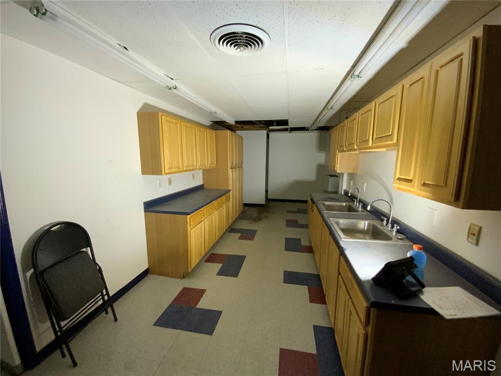 unknown - Commercial Sale