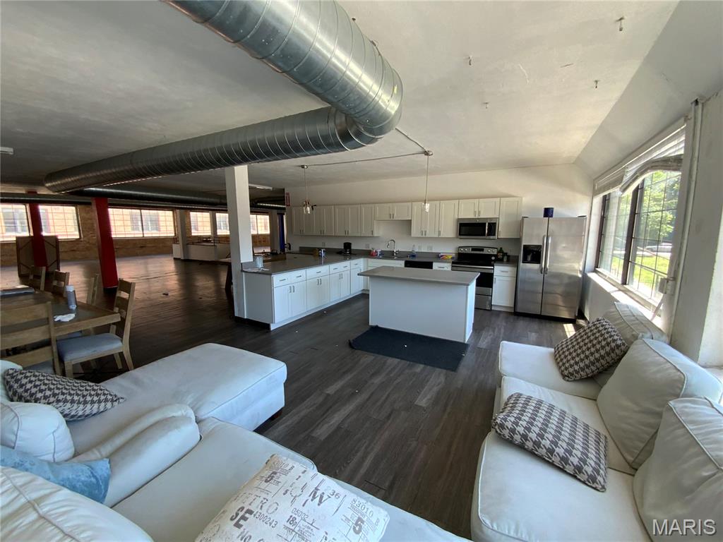 unknown - Commercial Sale