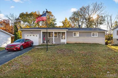 4316 Kings Acres Dr, High Ridge, MO 63049