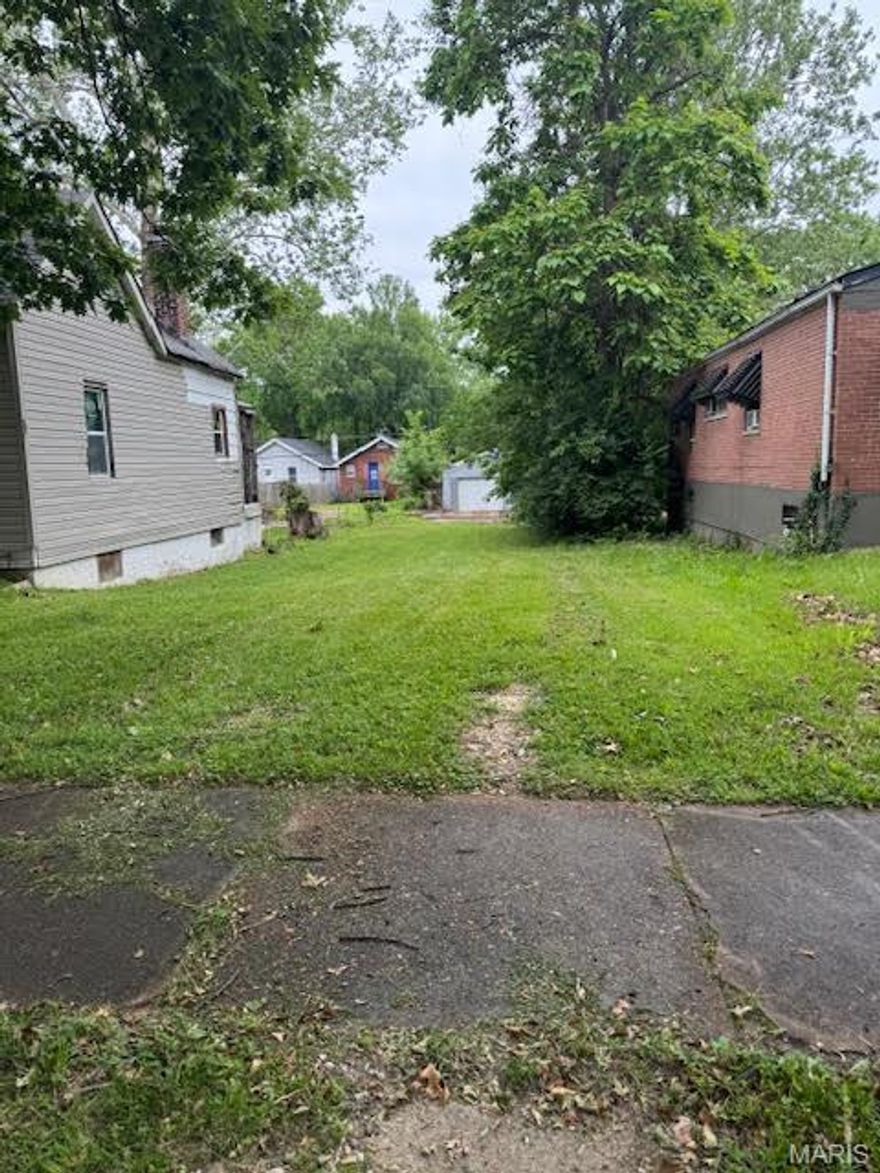 30x132 lot in U City..Zoned single fam..great spot to build a long term rental prop.