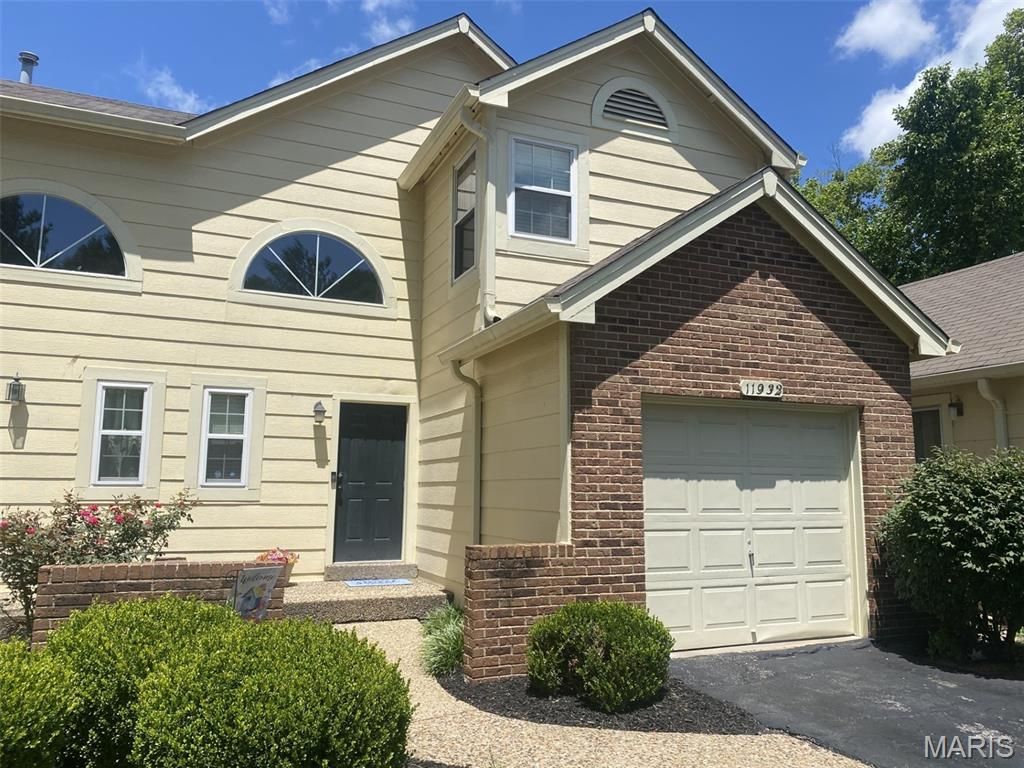 Photo of 11932 Autumn Lakes Drive, Maryland Heights, MO 63043 (MLS # 26037826)