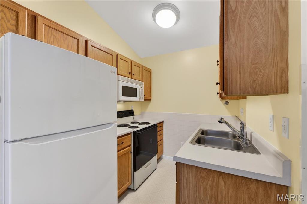 Bridgecrest Estates Condo 14 - Residential