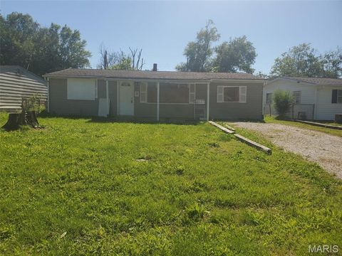 Photo of 240 St. John Drive, Cahokia, IL 62206 (MLS # 26027289)