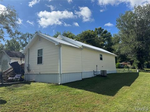 Tiny photo for 904 N 5th Street, Elsberry, MO 63343 (MLS # 25065729)
