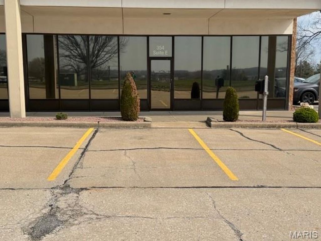 Photo of 354 S Silver Springs Road #E, Cape Girardeau, MO 63703 (MLS # 26026211)