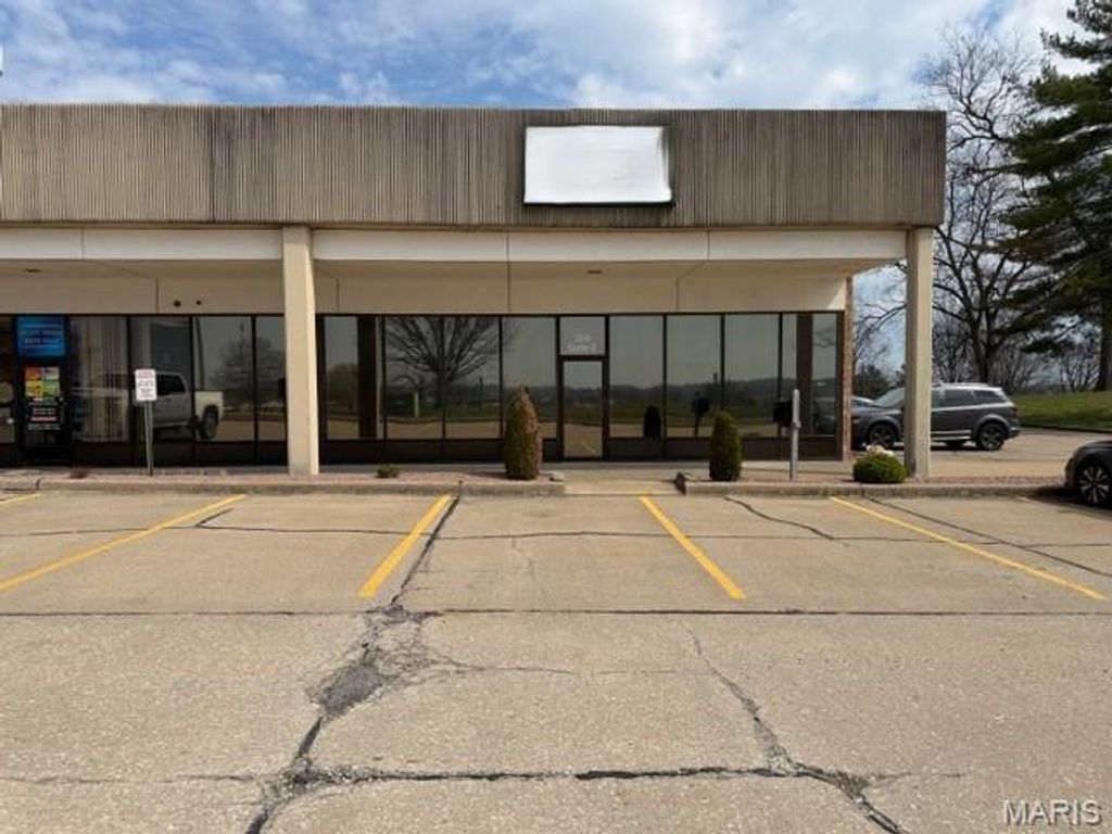 Photo of 354 S Silver Springs Road #E, Cape Girardeau, MO 63703 (MLS # 26026211)