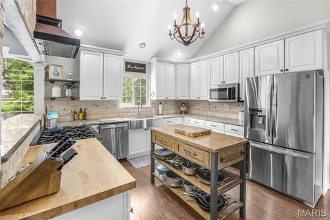 Tiny photo for 1714 Greenbrier Street, Cape Girardeau, MO 63701 (MLS # 26029983)