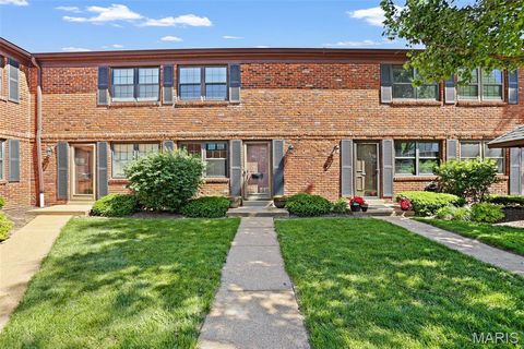 Photo of 7965 Royal Arms Court, St Louis, MO 63123 (MLS # 26030386)