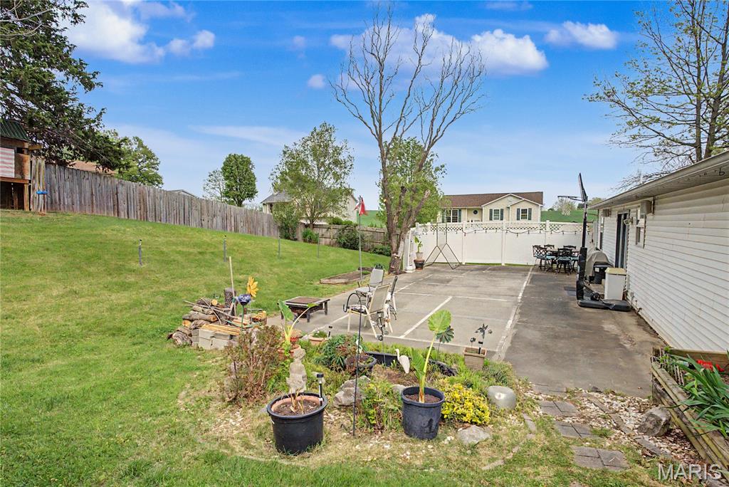 Hillcrest Manor - Residential