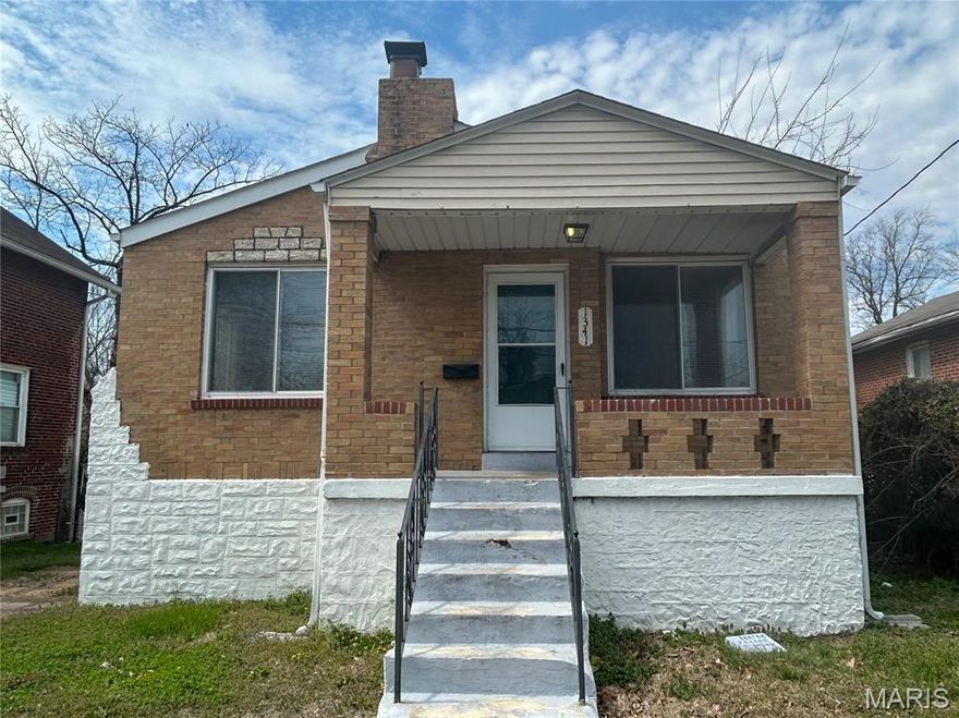 Newly remodeled 3 Bed 1 Bath home with additional bonus office space. Home is equipped with a blend of hardwood floors, tile, and laminate throughout. As-is sale
