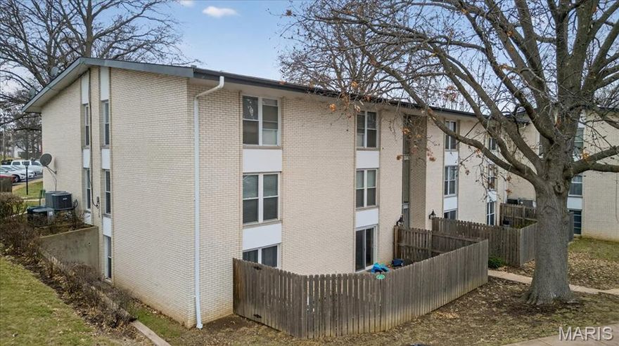 Located in the award-winning Ladue School District, this 2-bedroom, 2-bath condo offers comfort, convenience, and low-maintenance living. Fresh paint and brand-new carpet throughout give the entire space a clean, updated feel.

Step outside to your private courtyard — ideal for relaxing or entertaining. Residents also enjoy plenty of parking and access to the community pool. Quietly tucked away, yet just a short walk to shopping, dining, and everyday essentials at Lindbergh and Olive, this location checks all the boxes.