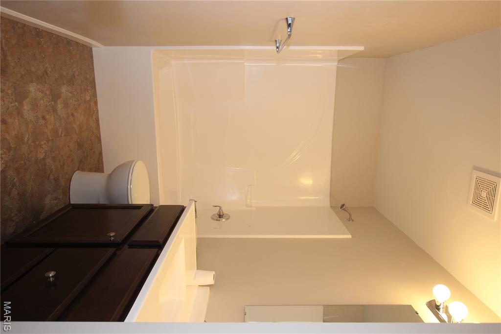 Laura Hills - Residential Lease
