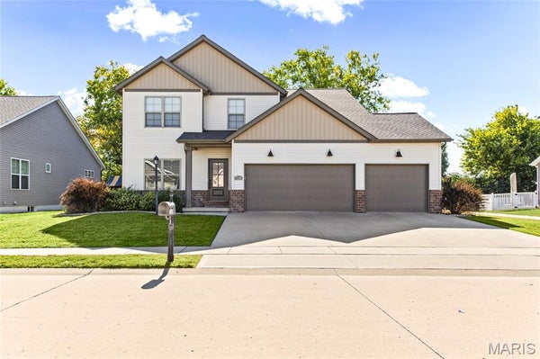7116 AUGUSTA DR, GLEN CARBON, IL 62034 - Image a39b3bbcebf0dde7659819a51b0701df/2664040677