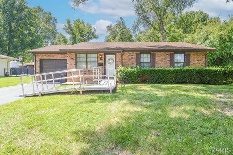 Photo of 47 Belle Crest Drive, Belleville, IL 62221 (MLS # 26059835)