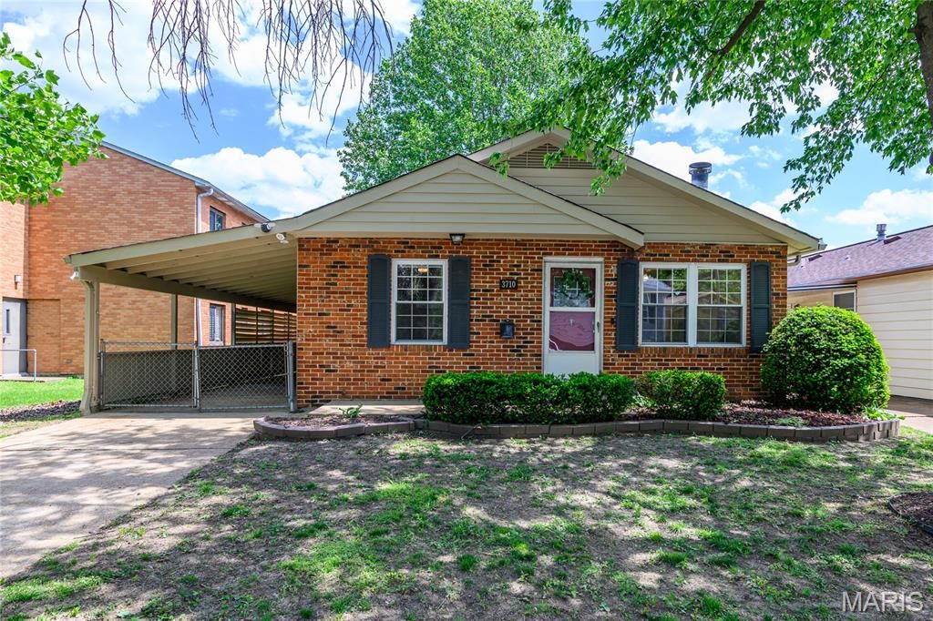 Photo of 3710 Berger Avenue, St Louis, MO 63109 (MLS # 26025440)