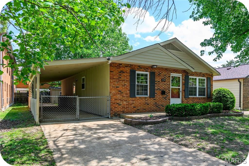 Photo of 3710 Berger Avenue, St Louis, MO 63109 (MLS # 26025440)