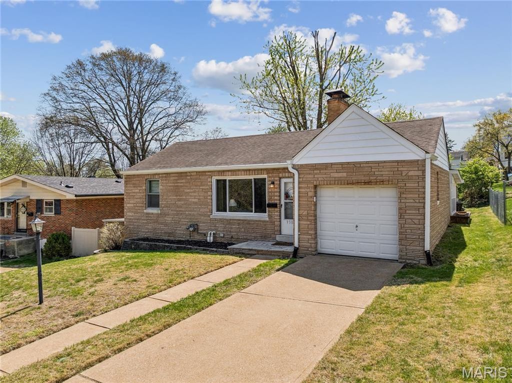 Photo of 9304 Lenard Court, Unincorporated, MO 63123 (MLS # 26021156)