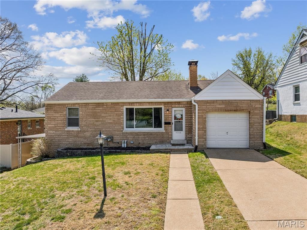 Photo of 9304 Lenard Court, Unincorporated, MO 63123 (MLS # 26021156)