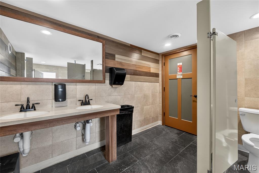 Gravois City Limits Park - Commercial Lease