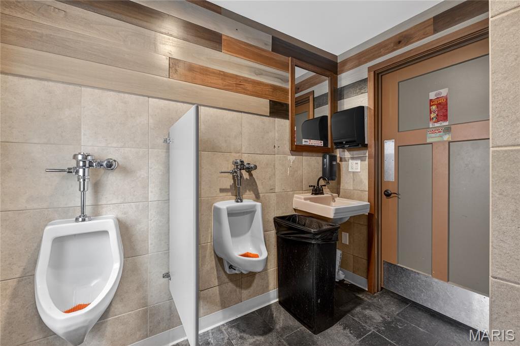 Gravois City Limits Park - Commercial Lease