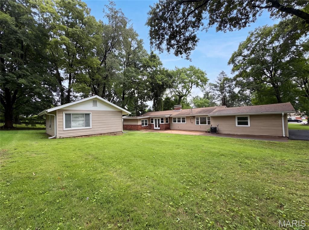 925 Woodcrest Lane