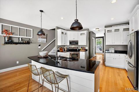 Tiny photo for 417 S Geyer Road #2, Kirkwood, MO 63122 (MLS # 25069381)