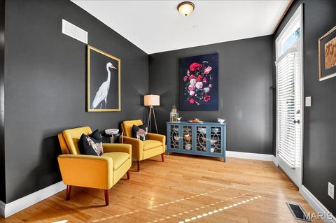 Tiny photo for 417 S Geyer Road #2, Kirkwood, MO 63122 (MLS # 25069381)