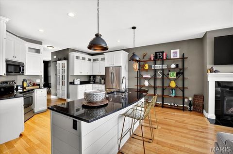 Tiny photo for 417 S Geyer Road #2, Kirkwood, MO 63122 (MLS # 25069381)