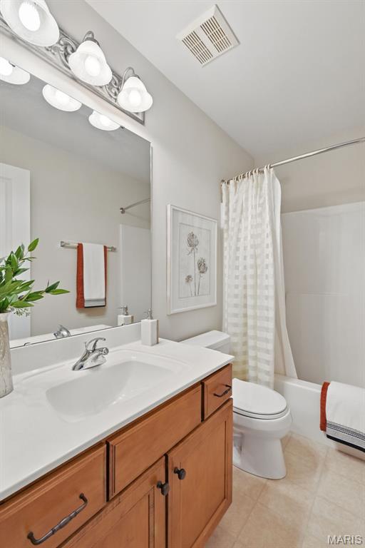 O'Fallon, Missouri 63366, United States, 6 Bedrooms Bedrooms, ,5 BathroomsBathrooms,Residential,Active,115812