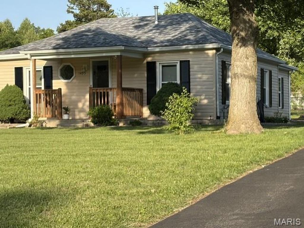 Photo of 1495 Veterans Drive, De Soto, MO 63020 (MLS # 26027556)