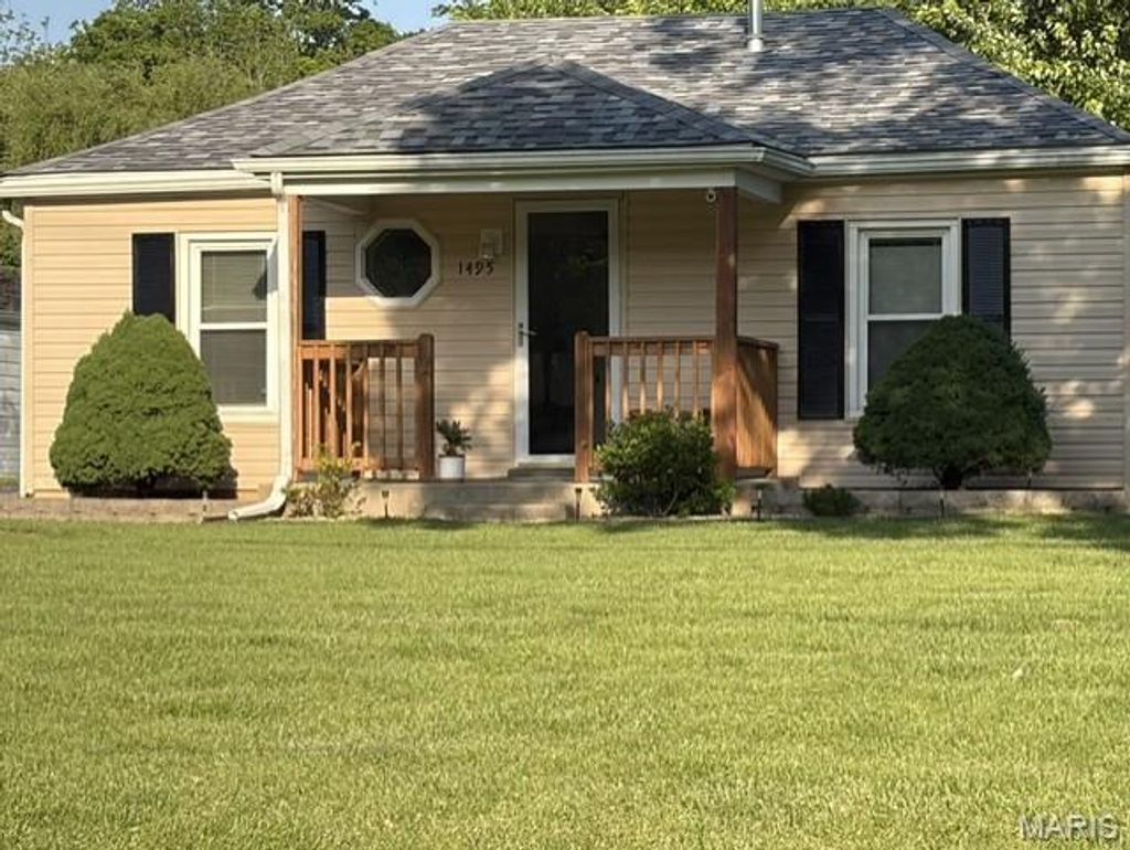 Photo of 1495 Veterans Drive, De Soto, MO 63020 (MLS # 26027556)