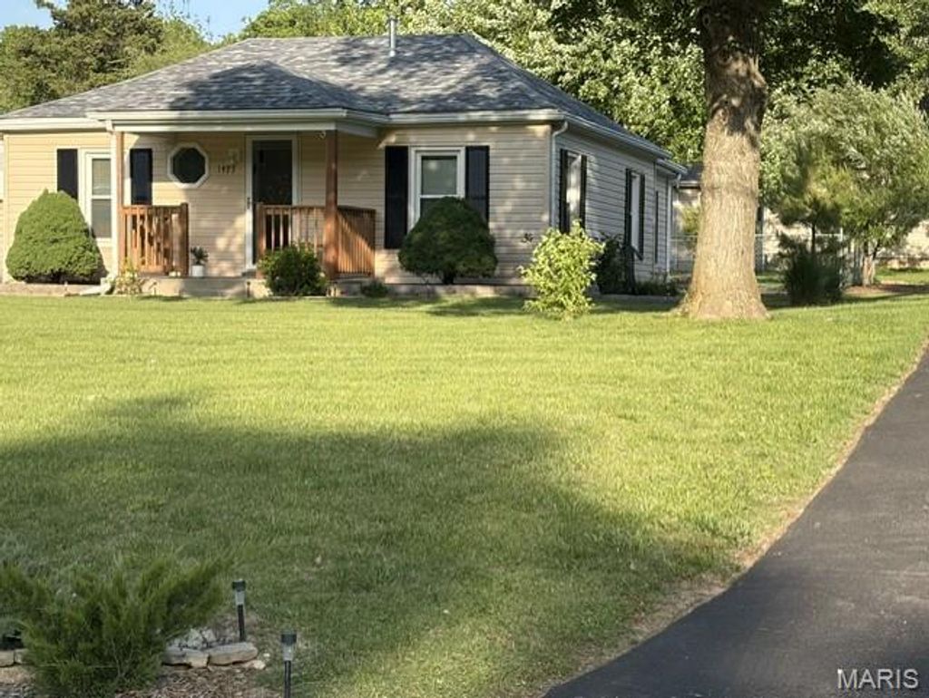 Photo of 1495 Veterans Drive, De Soto, MO 63020 (MLS # 26027556)
