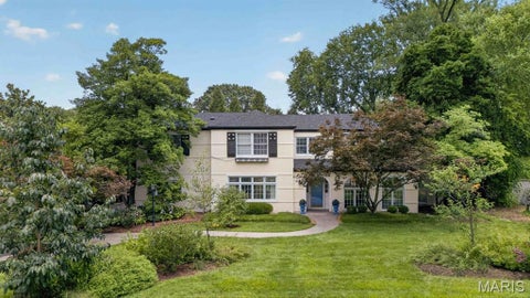 Photo of 8 Granada Way, Ladue, MO 63124 (MLS # 26041693)