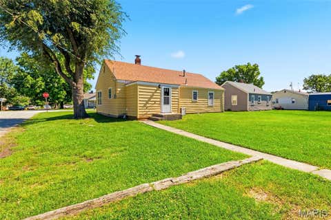 Tiny photo for 306 E Main Street, Bowling Green, MO 63334 (MLS # 26038273)