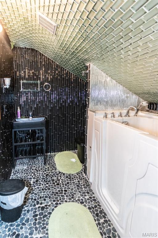 St Louis, Missouri 63130, United States, 4 Bedrooms Bedrooms, ,2 BathroomsBathrooms,Residential,Active,161540