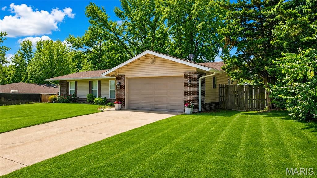 Photo of 4 W Cheshire Drive, St Charles, MO 63303 (MLS # 26054058)