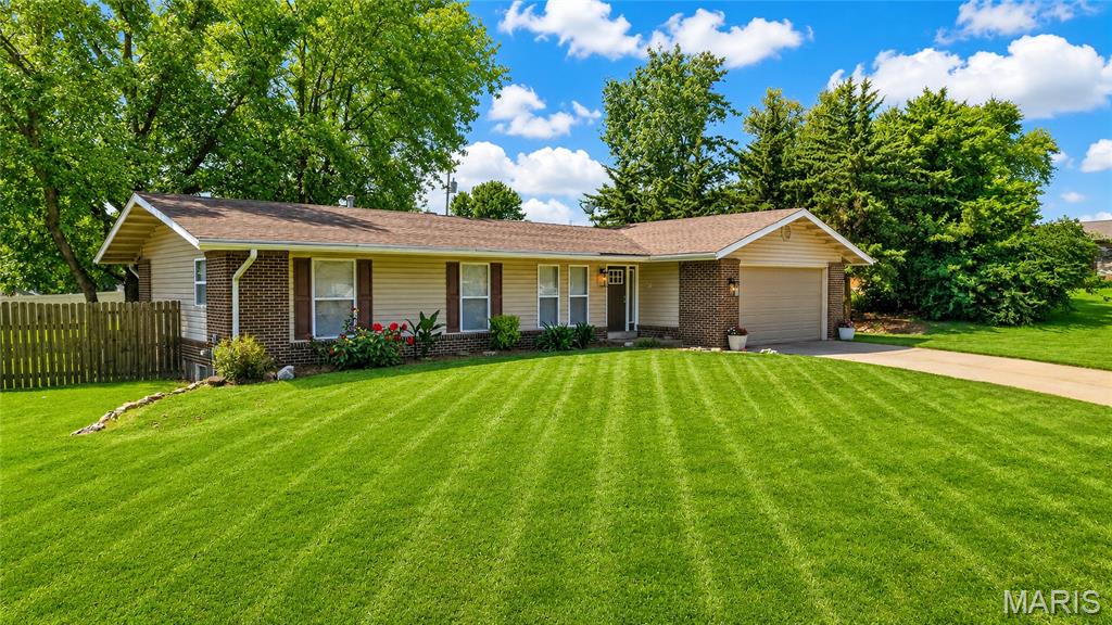 Photo of 4 W Cheshire Drive, St Charles, MO 63303 (MLS # 26054058)