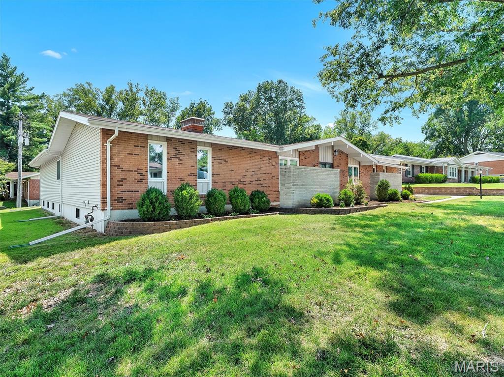 Photo of 22 La Gorce Drive, Chesterfield, MO 63017 (MLS # 26048245)
